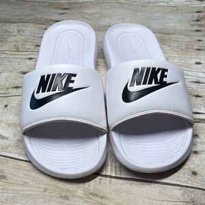 Nike Victoria One Slides